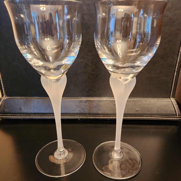 Mikasa Set of 2 Vintage Sea Mist Crystal Wine Glasses Frosted Ribbed Stems 9.25" - Picture 2 of 9